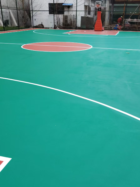 大悟 球场长期使用易出现地面开裂